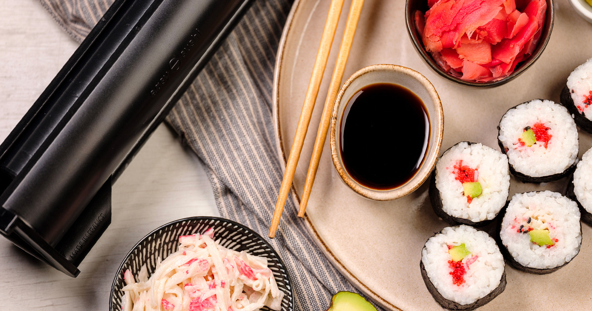 Bereiten Sie hausgemachte Maki-Rollen mit Easy Sushi® zu.